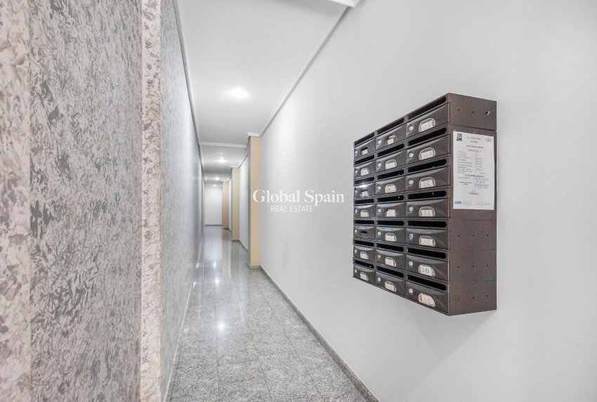 Revente - APPARTEMENT -
TORREVIEJA - torrevieja