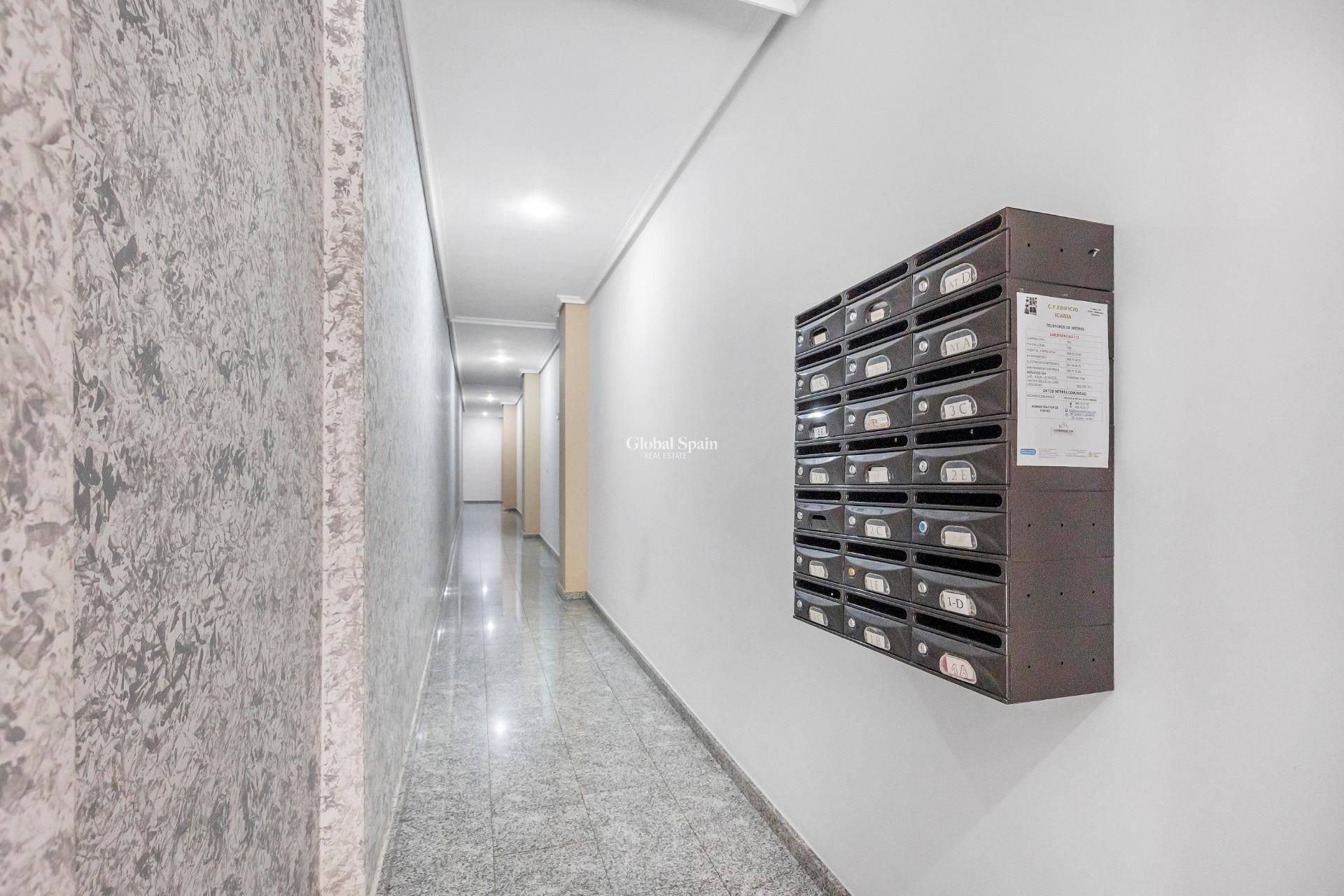 Revente - APPARTEMENT -
TORREVIEJA - torrevieja