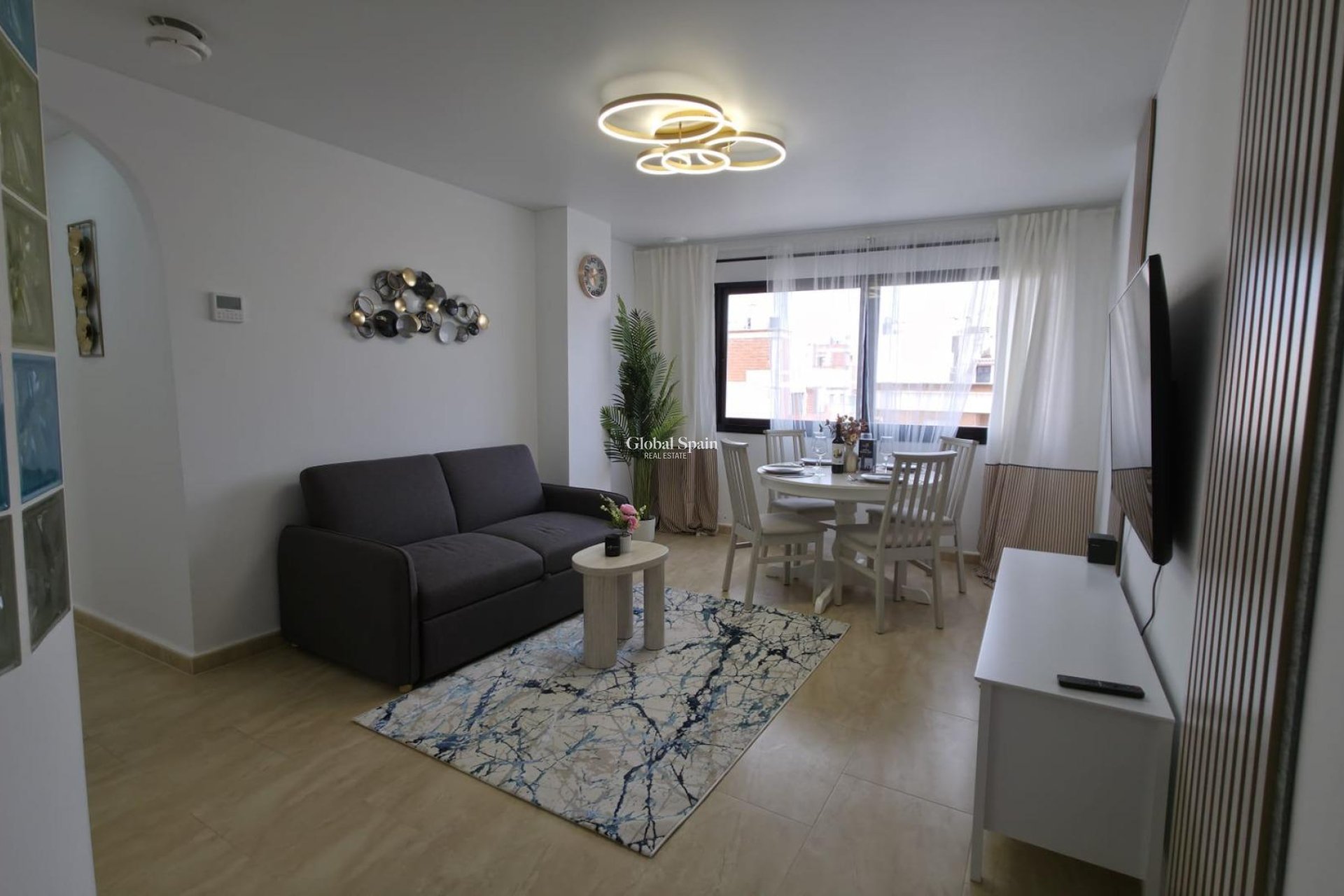 Revente - APPARTEMENT -
TORREVIEJA - Torrevieja