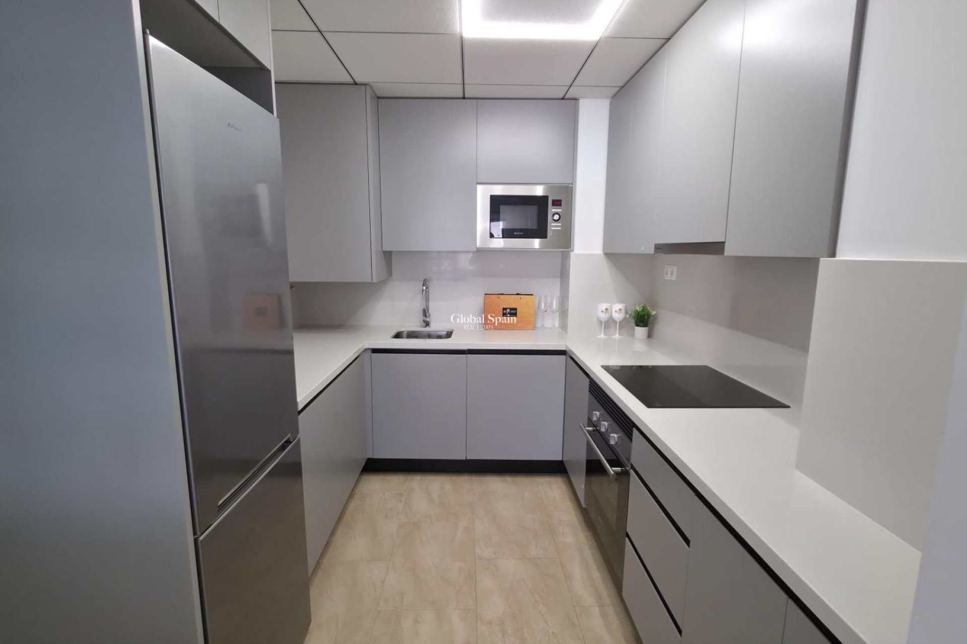 Revente - APPARTEMENT -
TORREVIEJA - Torrevieja