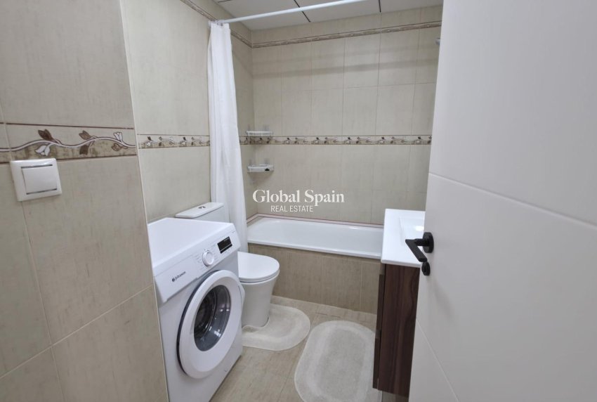 Revente - APPARTEMENT -
TORREVIEJA - Torrevieja