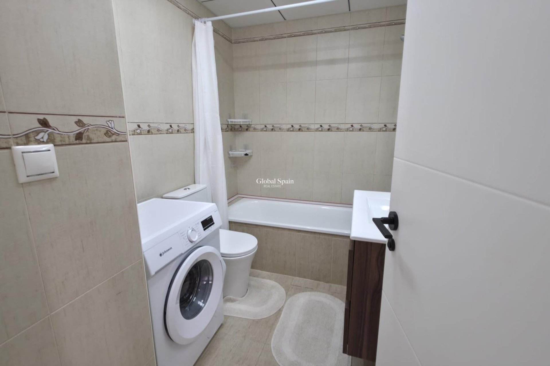 Revente - APPARTEMENT -
TORREVIEJA - Torrevieja