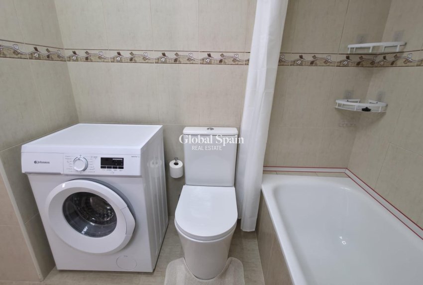 Revente - APPARTEMENT -
TORREVIEJA - Torrevieja