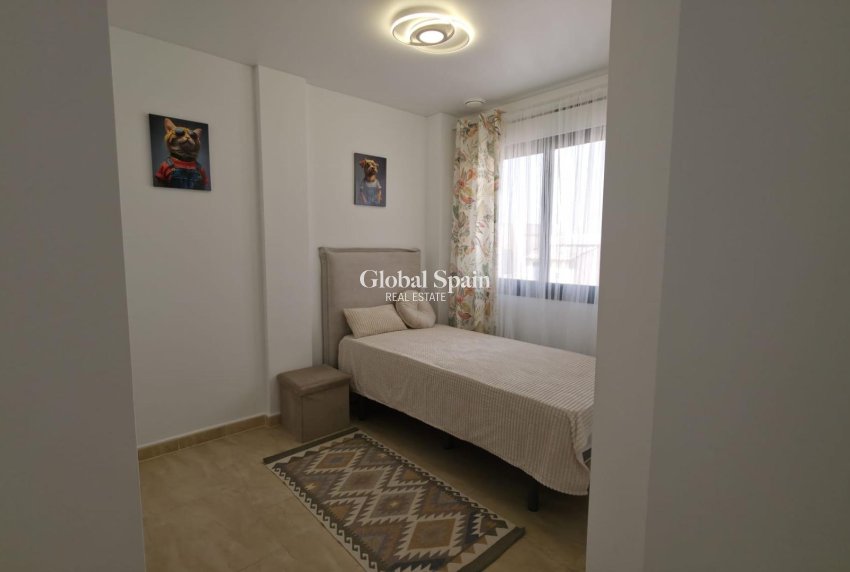 Revente - APPARTEMENT -
TORREVIEJA - Torrevieja