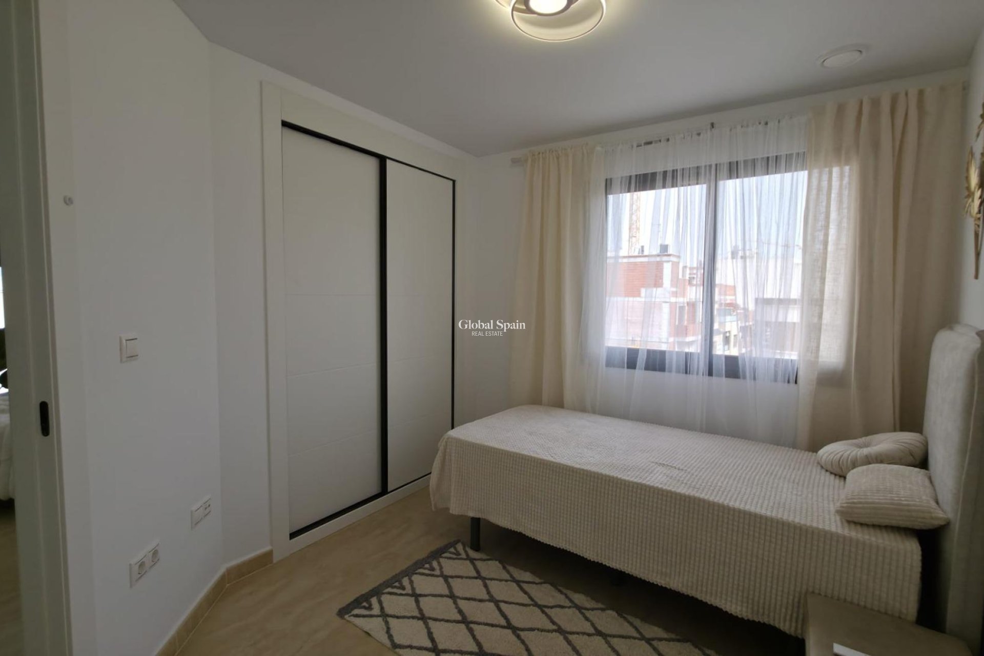 Revente - APPARTEMENT -
TORREVIEJA - Torrevieja