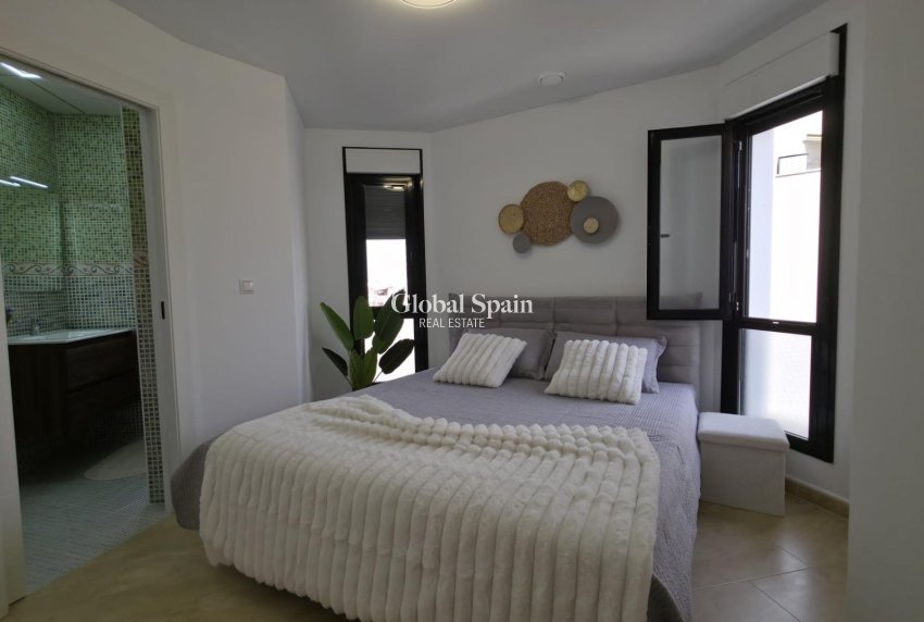 Revente - APPARTEMENT -
TORREVIEJA - Torrevieja