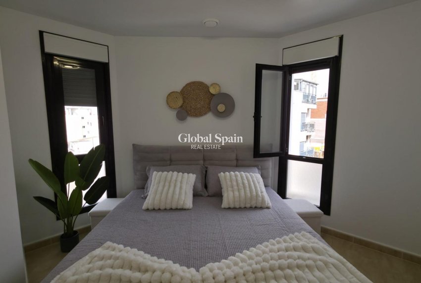 Revente - APPARTEMENT -
TORREVIEJA - Torrevieja