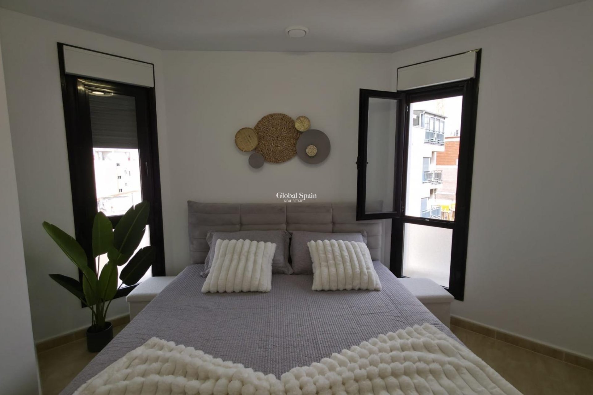 Revente - APPARTEMENT -
TORREVIEJA - Torrevieja