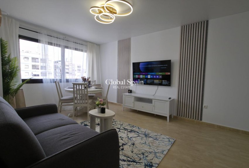 Revente - APPARTEMENT -
TORREVIEJA - Torrevieja
