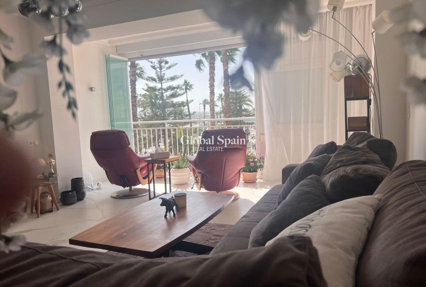Revente - APPARTEMENT -
TORREVIEJA - Torrevieja