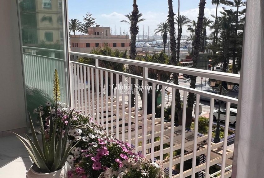 Revente - APPARTEMENT -
TORREVIEJA - Torrevieja