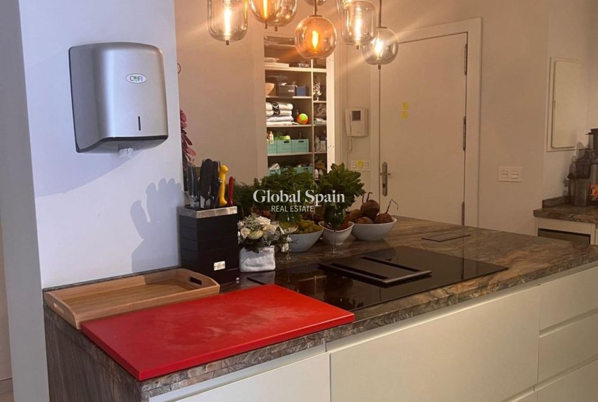 Revente - APPARTEMENT -
TORREVIEJA - Torrevieja