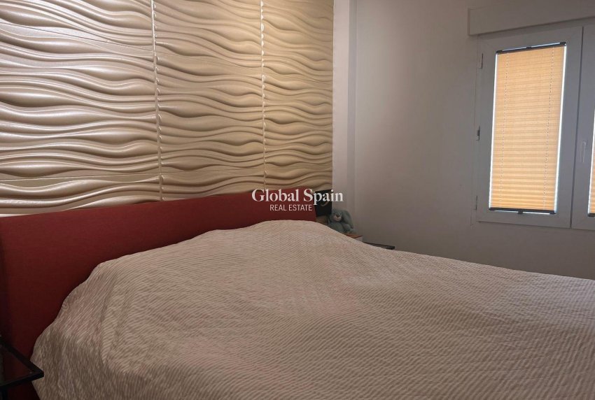 Revente - APPARTEMENT -
TORREVIEJA - Torrevieja