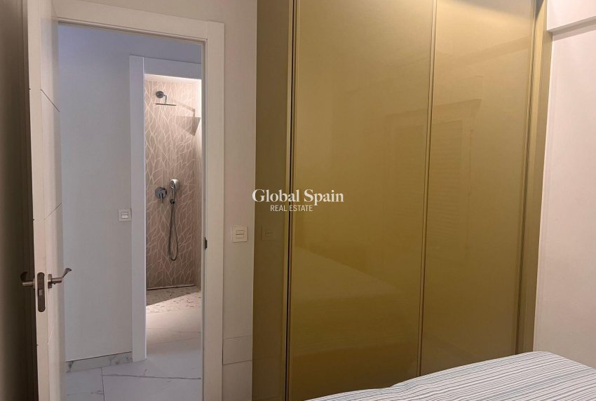 Revente - APPARTEMENT -
TORREVIEJA - Torrevieja