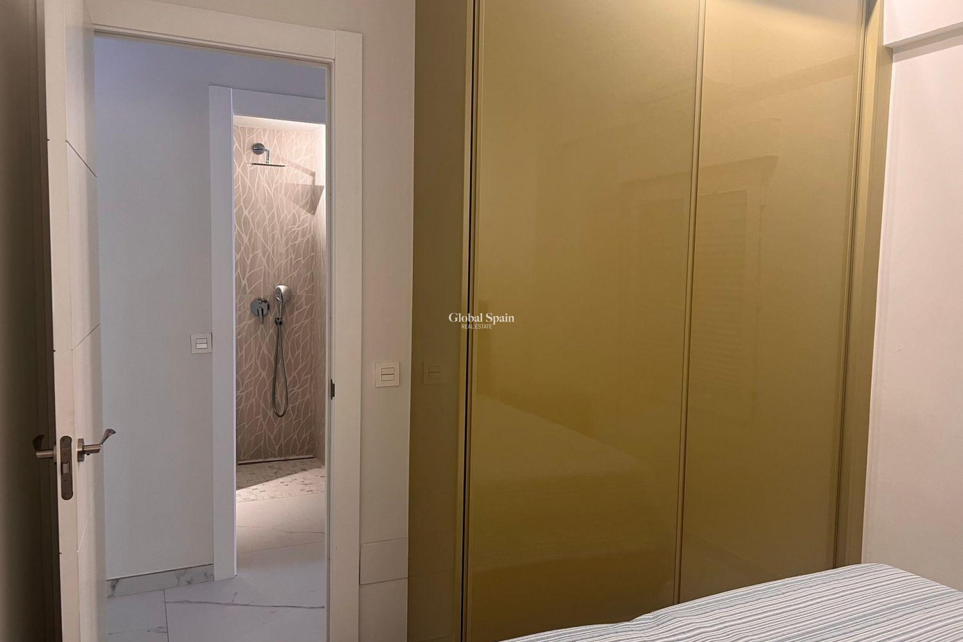 Revente - APPARTEMENT -
TORREVIEJA - Torrevieja