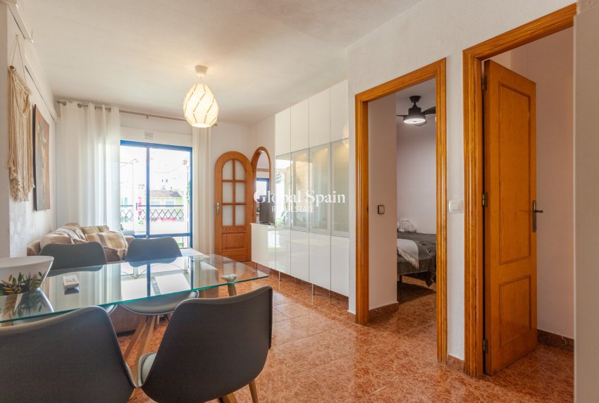 Revente - APPARTEMENT -
TORREVIEJA - Torrevieja