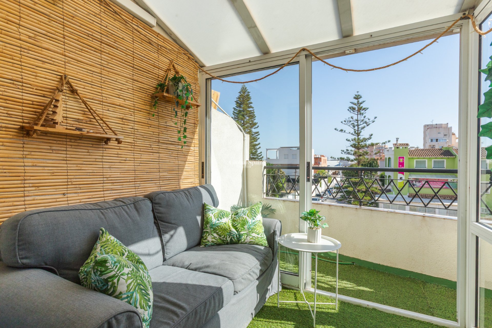 Revente - APPARTEMENT -
TORREVIEJA - Torrevieja