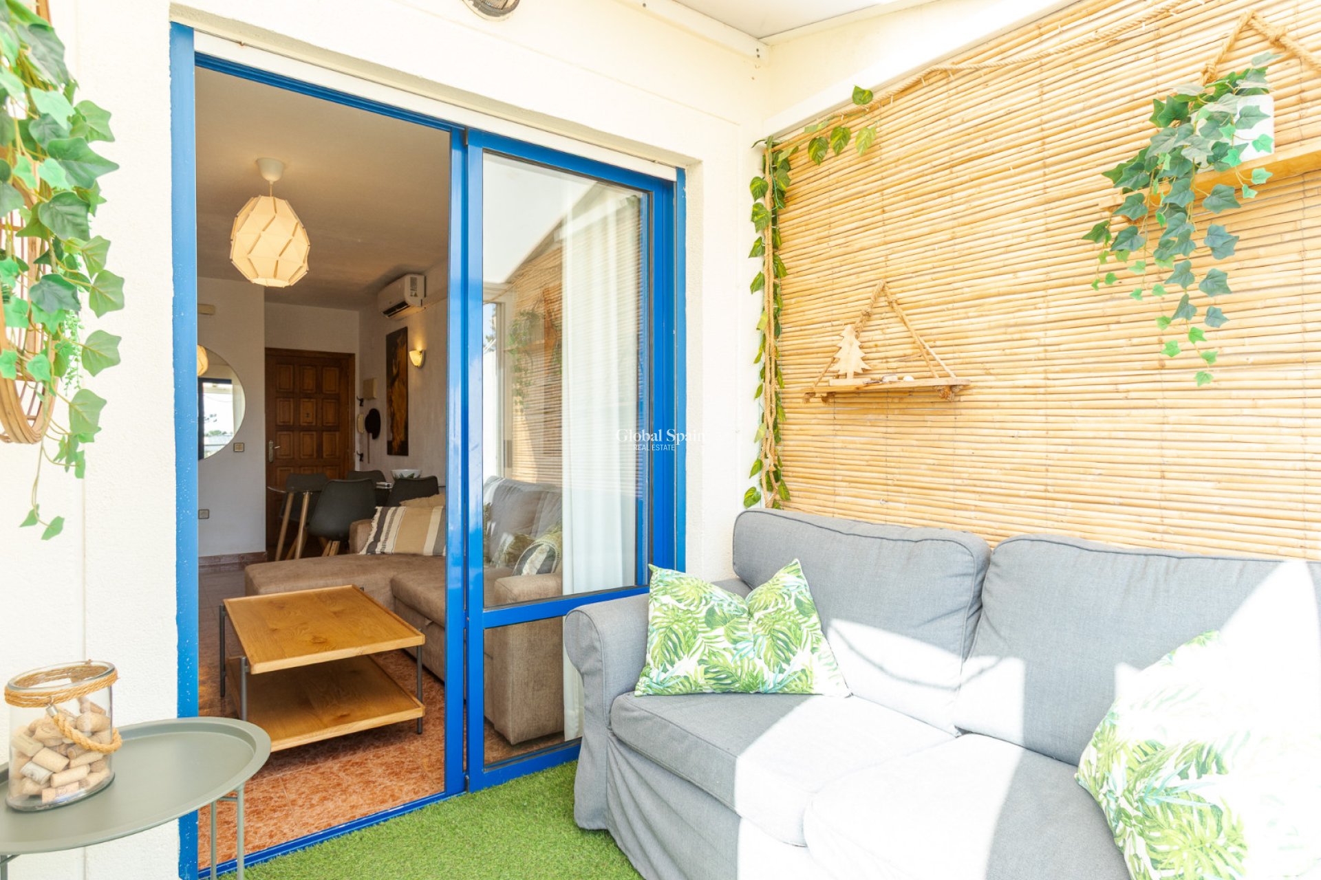 Revente - APPARTEMENT -
TORREVIEJA - Torrevieja
