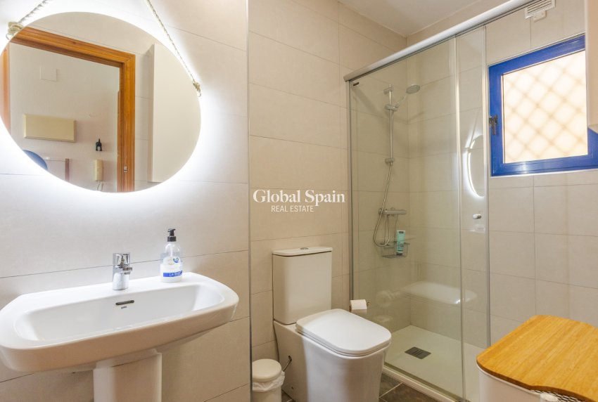 Revente - APPARTEMENT -
TORREVIEJA - Torrevieja