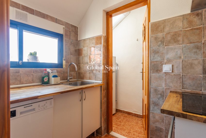 Revente - APPARTEMENT -
TORREVIEJA - Torrevieja