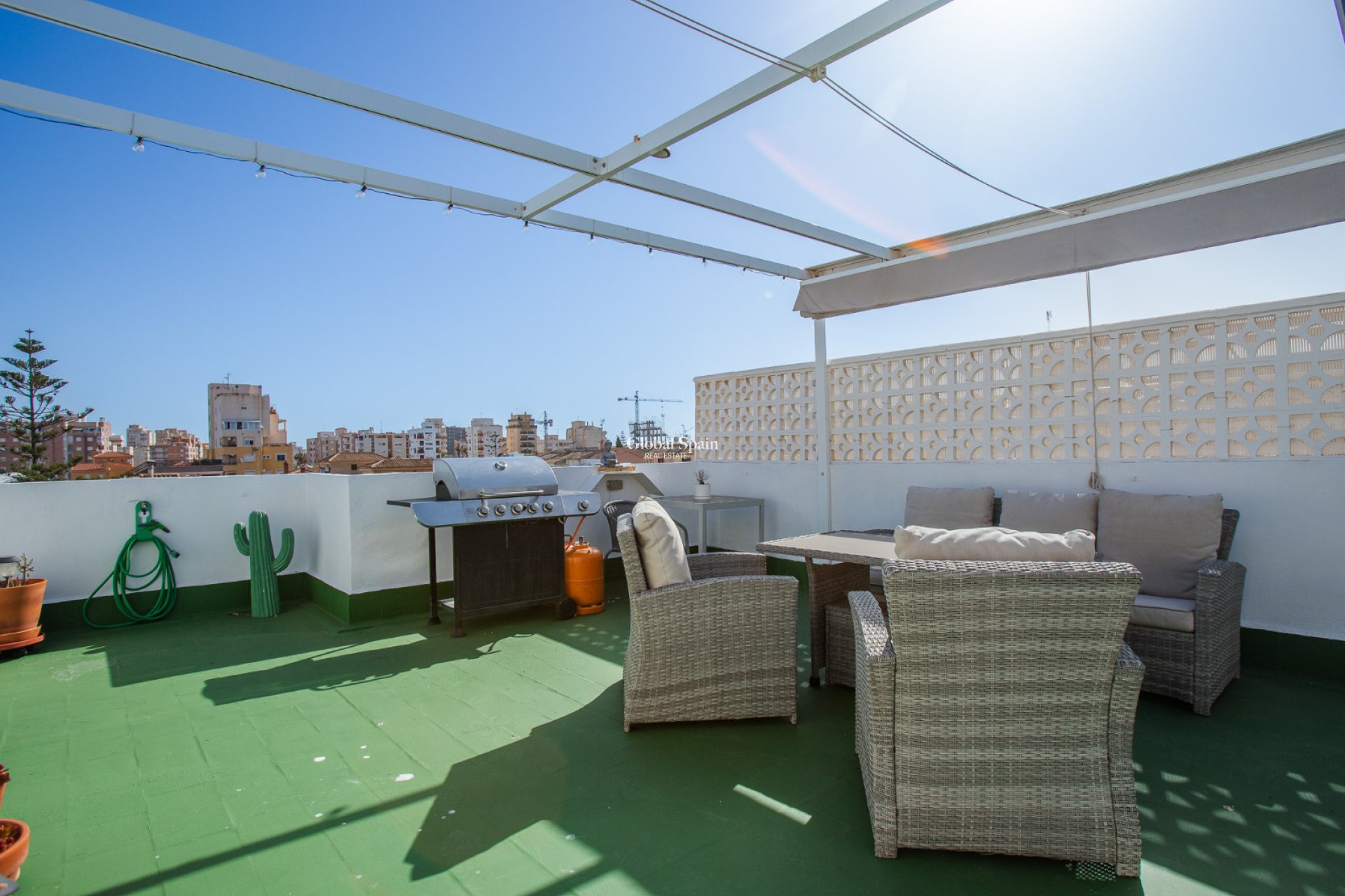 Revente - APPARTEMENT -
TORREVIEJA - Torrevieja