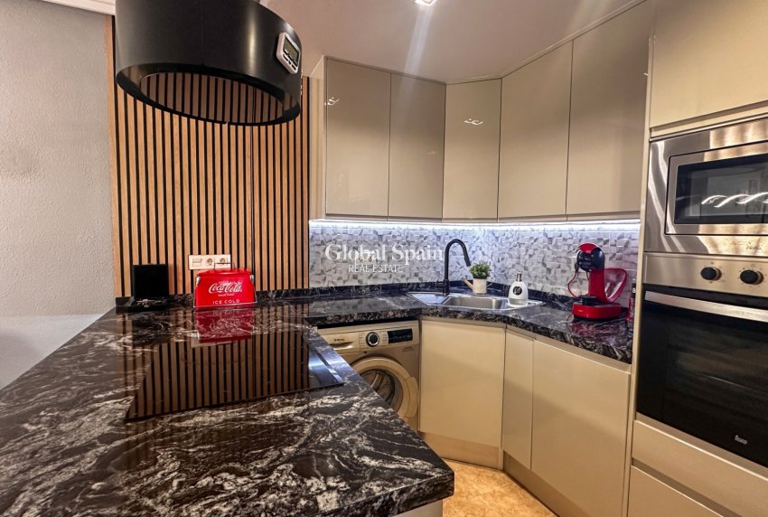 Revente - APPARTEMENT -
TORREVIEJA - Torrevieja