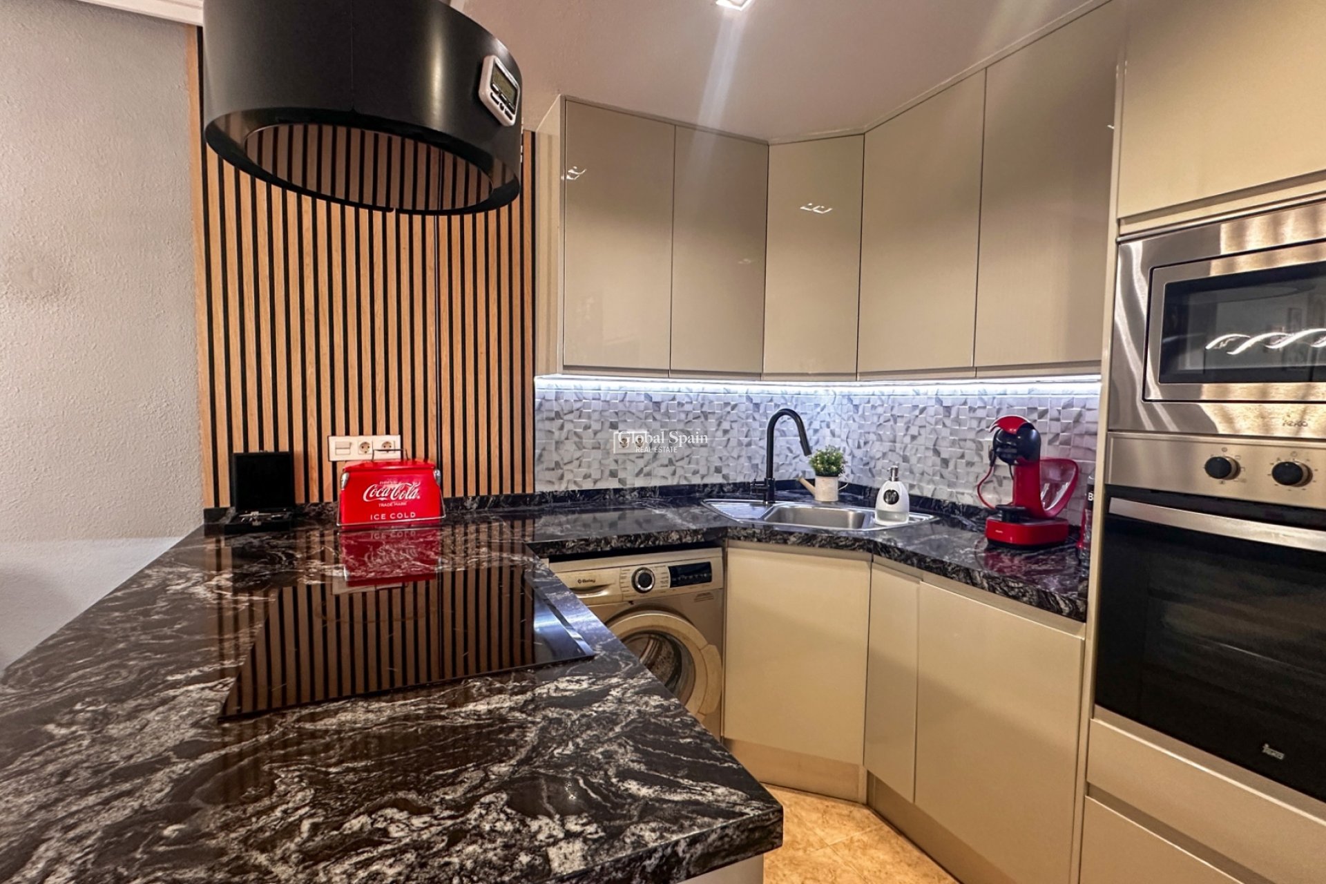 Revente - APPARTEMENT -
TORREVIEJA - Torrevieja