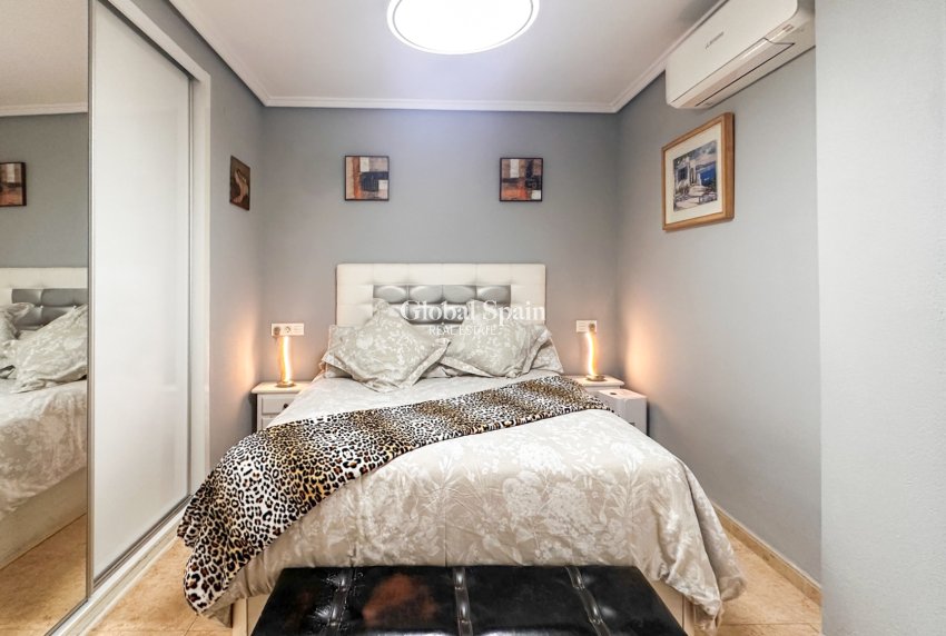 Revente - APPARTEMENT -
TORREVIEJA - Torrevieja