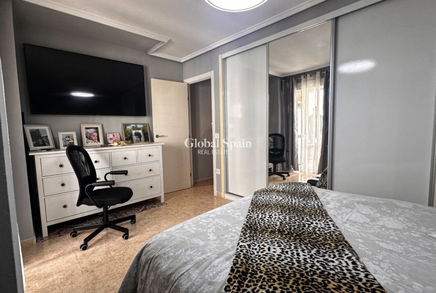 Revente - APPARTEMENT -
TORREVIEJA - Torrevieja