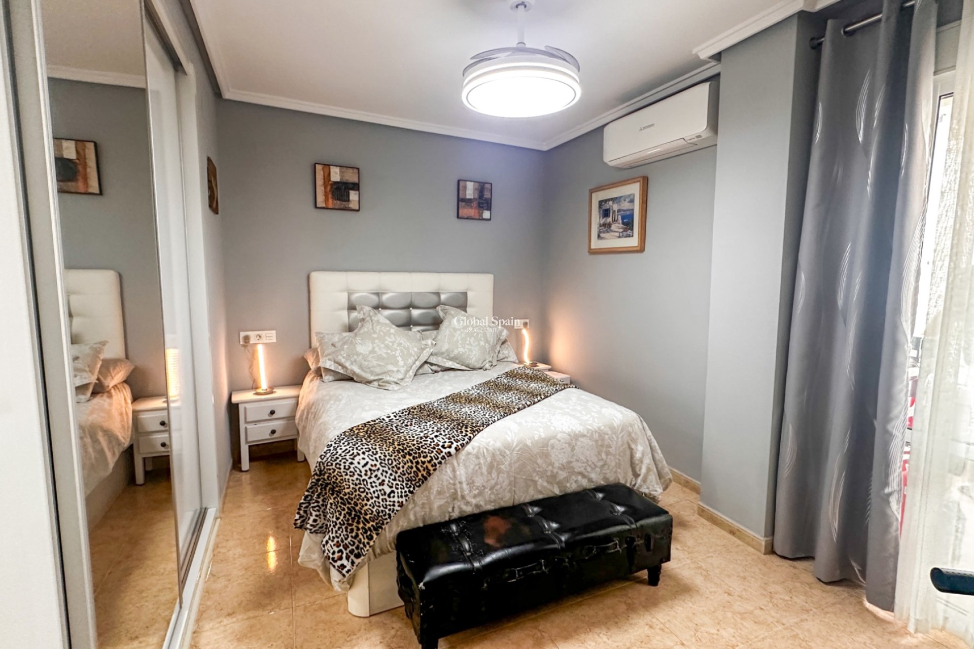 Revente - APPARTEMENT -
TORREVIEJA - Torrevieja