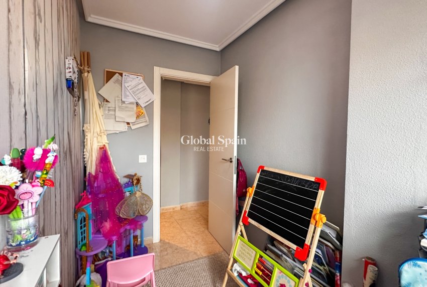 Revente - APPARTEMENT -
TORREVIEJA - Torrevieja