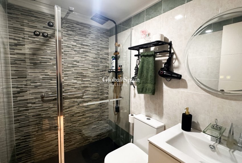 Revente - APPARTEMENT -
TORREVIEJA - Torrevieja