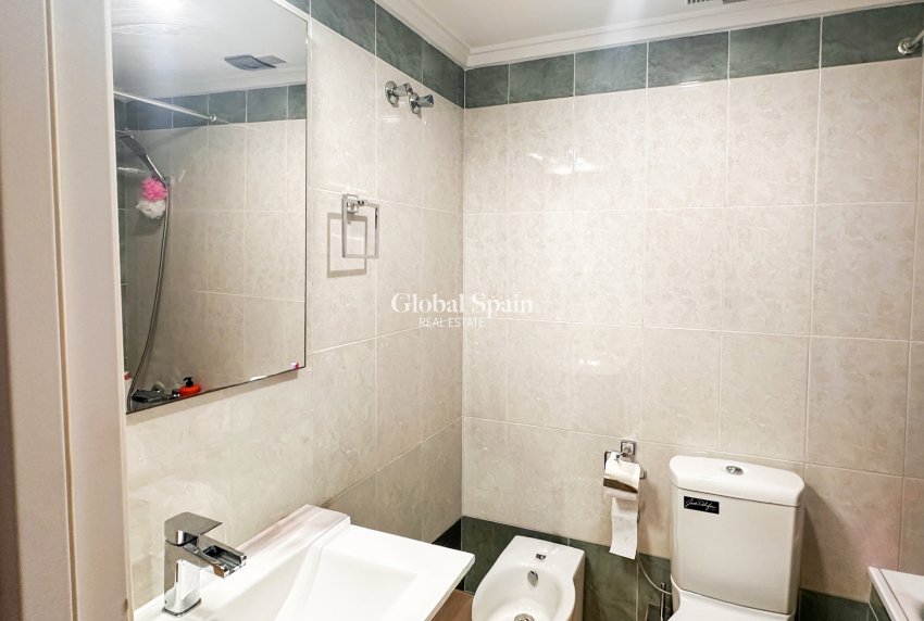 Revente - APPARTEMENT -
TORREVIEJA - Torrevieja