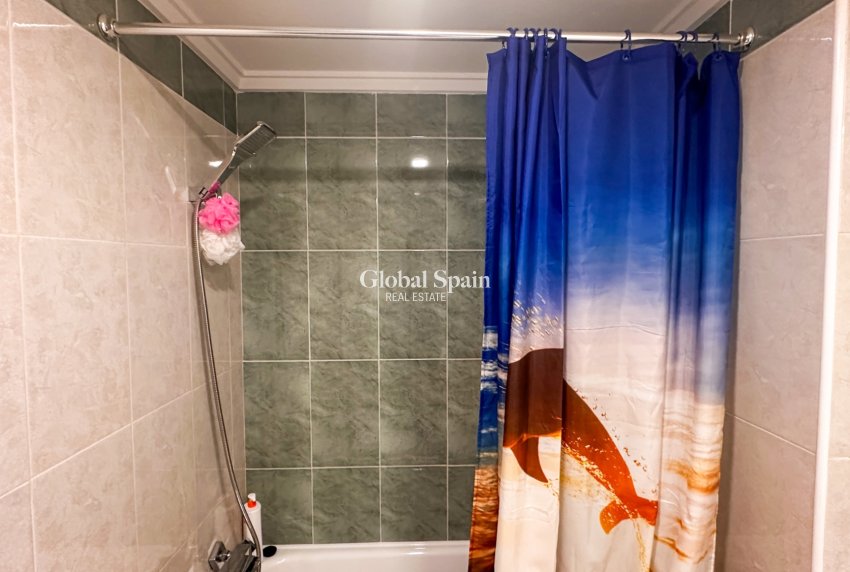 Revente - APPARTEMENT -
TORREVIEJA - Torrevieja