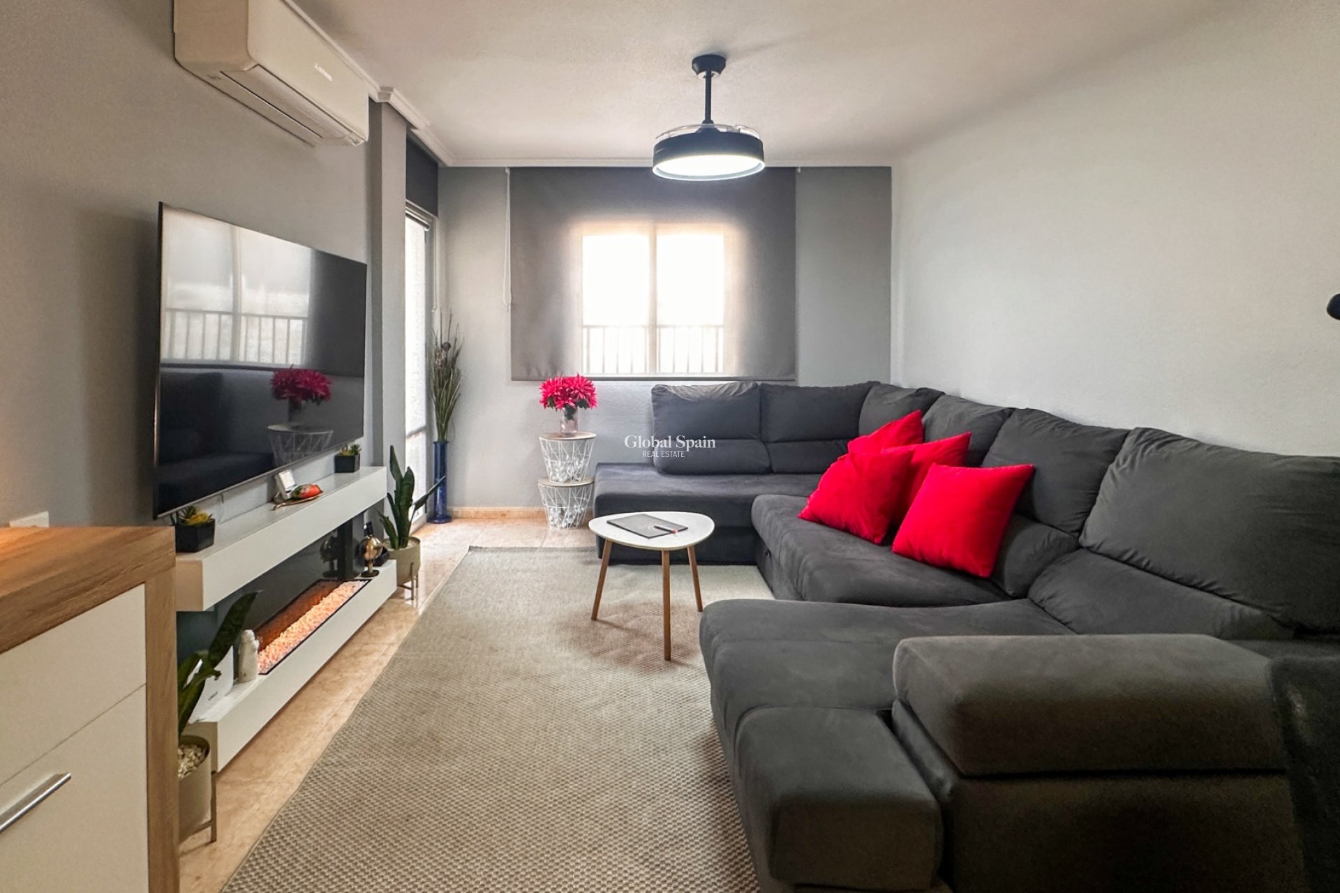 Revente - APPARTEMENT -
TORREVIEJA - Torrevieja