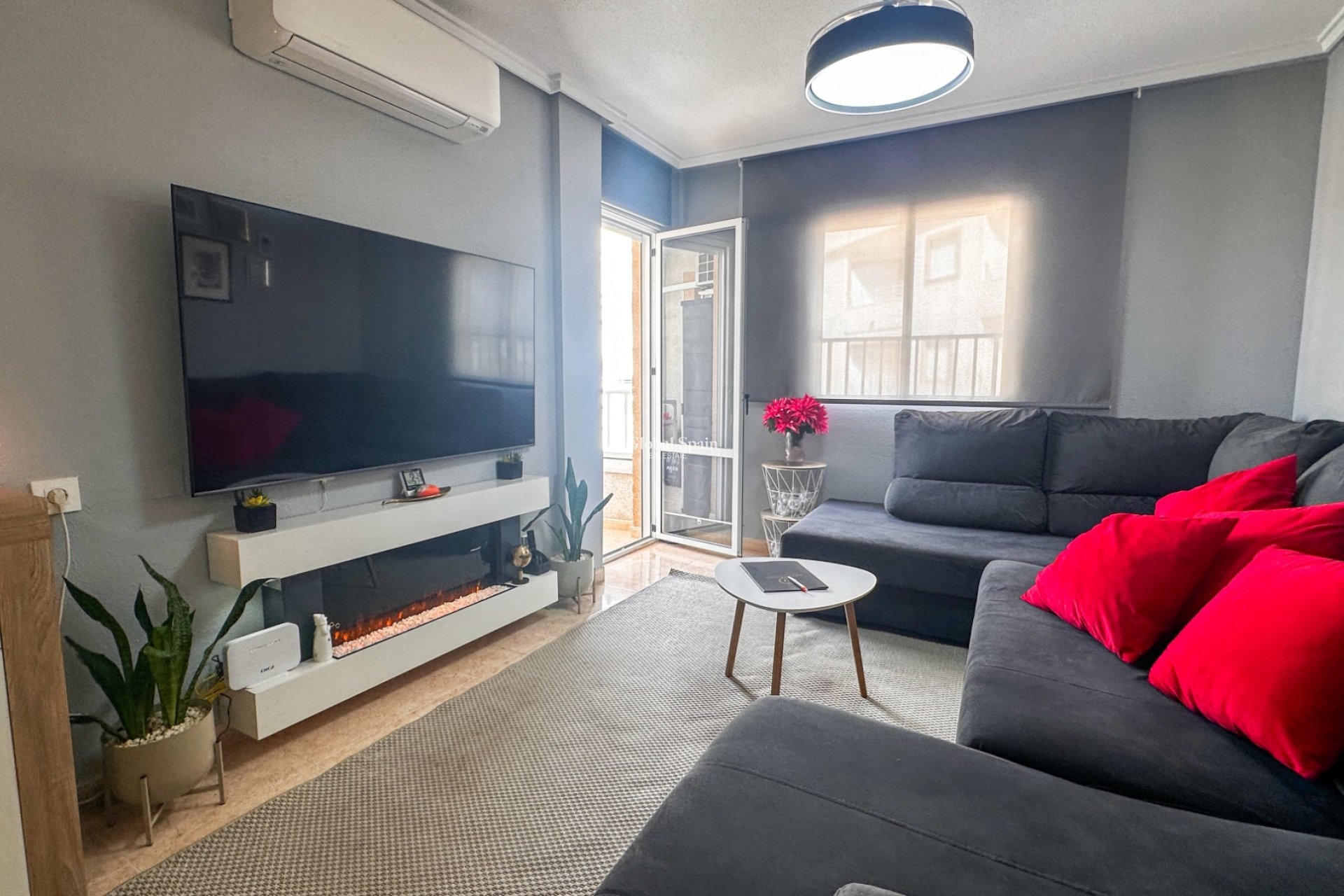 Revente - APPARTEMENT -
TORREVIEJA - Torrevieja