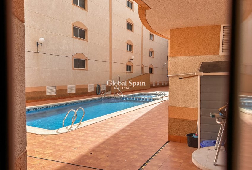 Revente - APPARTEMENT -
TORREVIEJA - Torrevieja