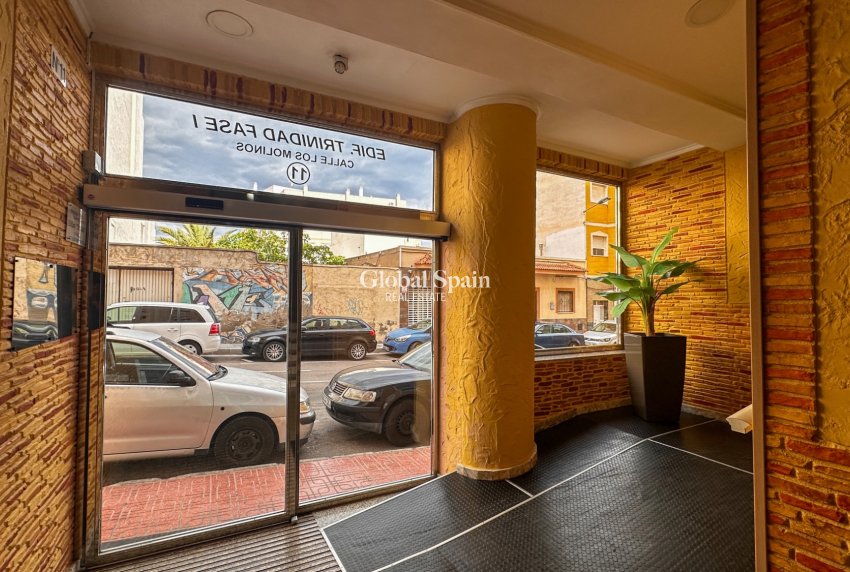 Revente - APPARTEMENT -
TORREVIEJA - Torrevieja