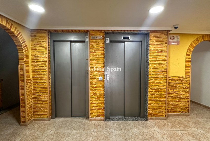 Revente - APPARTEMENT -
TORREVIEJA - Torrevieja