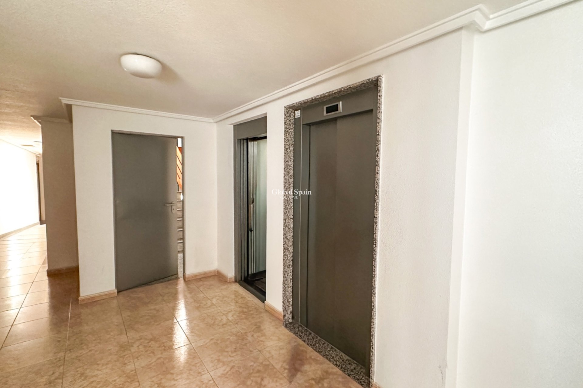 Revente - APPARTEMENT -
TORREVIEJA - Torrevieja