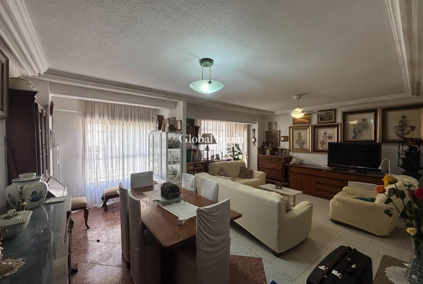 Revente - APPARTEMENT -
TORREVIEJA - Torrevieja