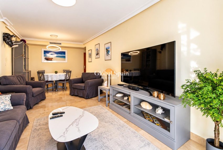 Revente - APPARTEMENT -
TORREVIEJA - torrevieja
