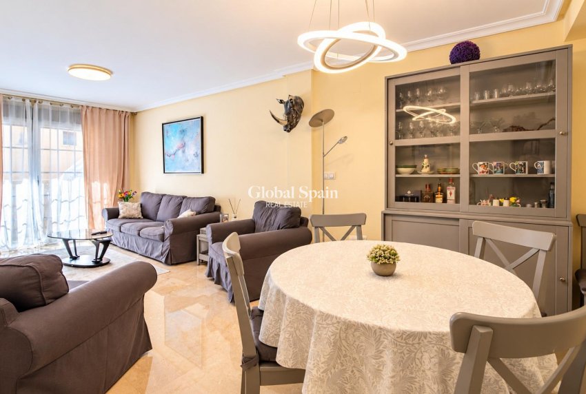 Revente - APPARTEMENT -
TORREVIEJA - torrevieja