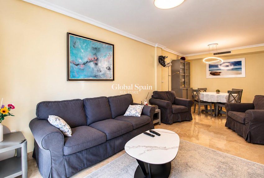 Revente - APPARTEMENT -
TORREVIEJA - torrevieja