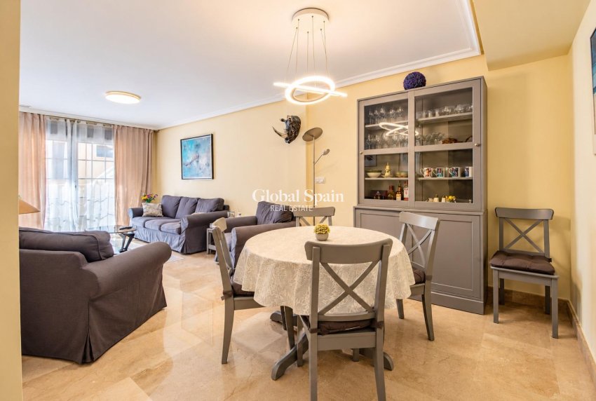 Revente - APPARTEMENT -
TORREVIEJA - torrevieja