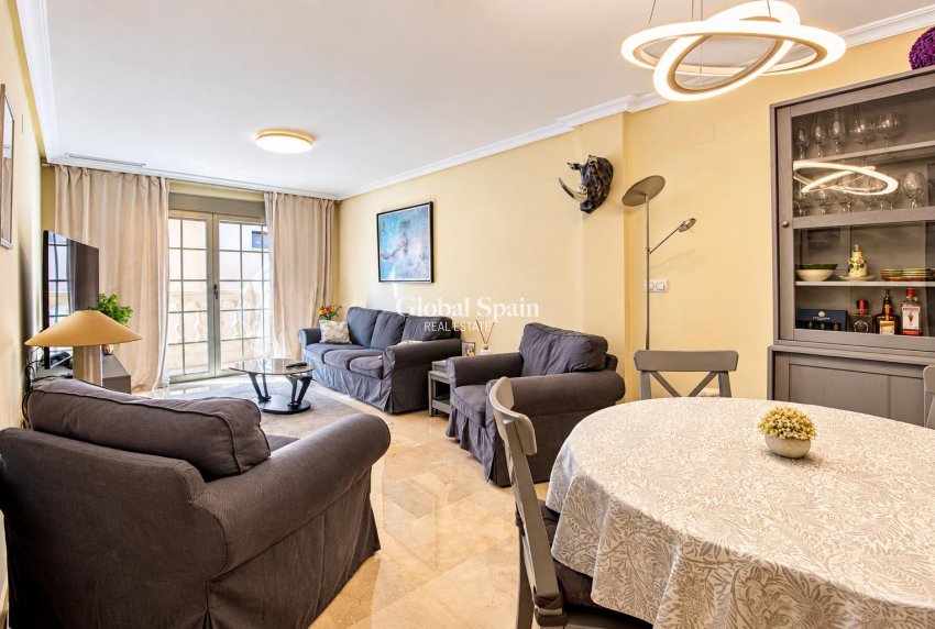 Revente - APPARTEMENT -
TORREVIEJA - torrevieja