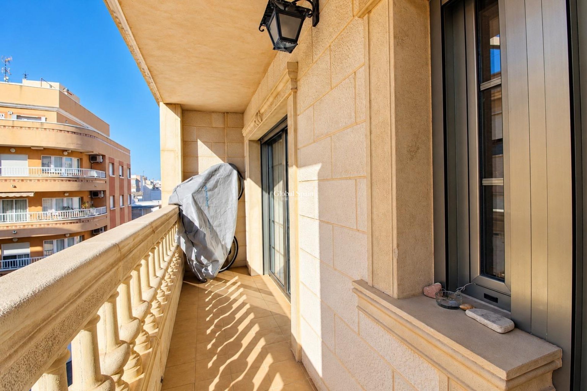 Revente - APPARTEMENT -
TORREVIEJA - torrevieja