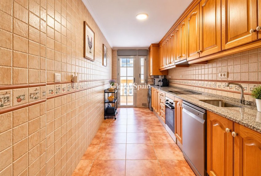 Revente - APPARTEMENT -
TORREVIEJA - torrevieja