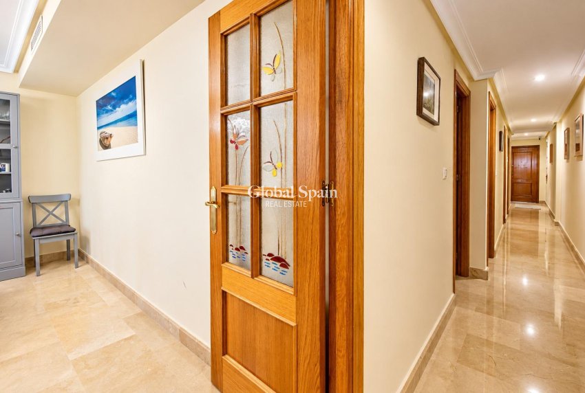 Revente - APPARTEMENT -
TORREVIEJA - torrevieja