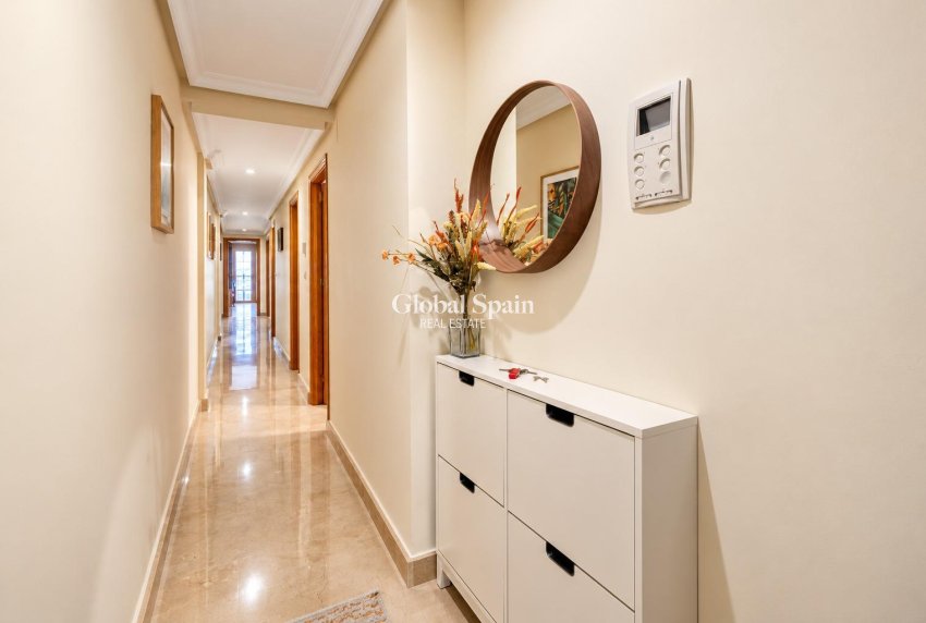 Revente - APPARTEMENT -
TORREVIEJA - torrevieja